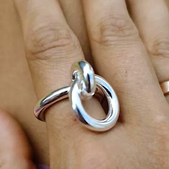 STERLING SILVER INTERLOCKING CIRCLE CHARM MINIMALIST RING - Picture 8 of 13